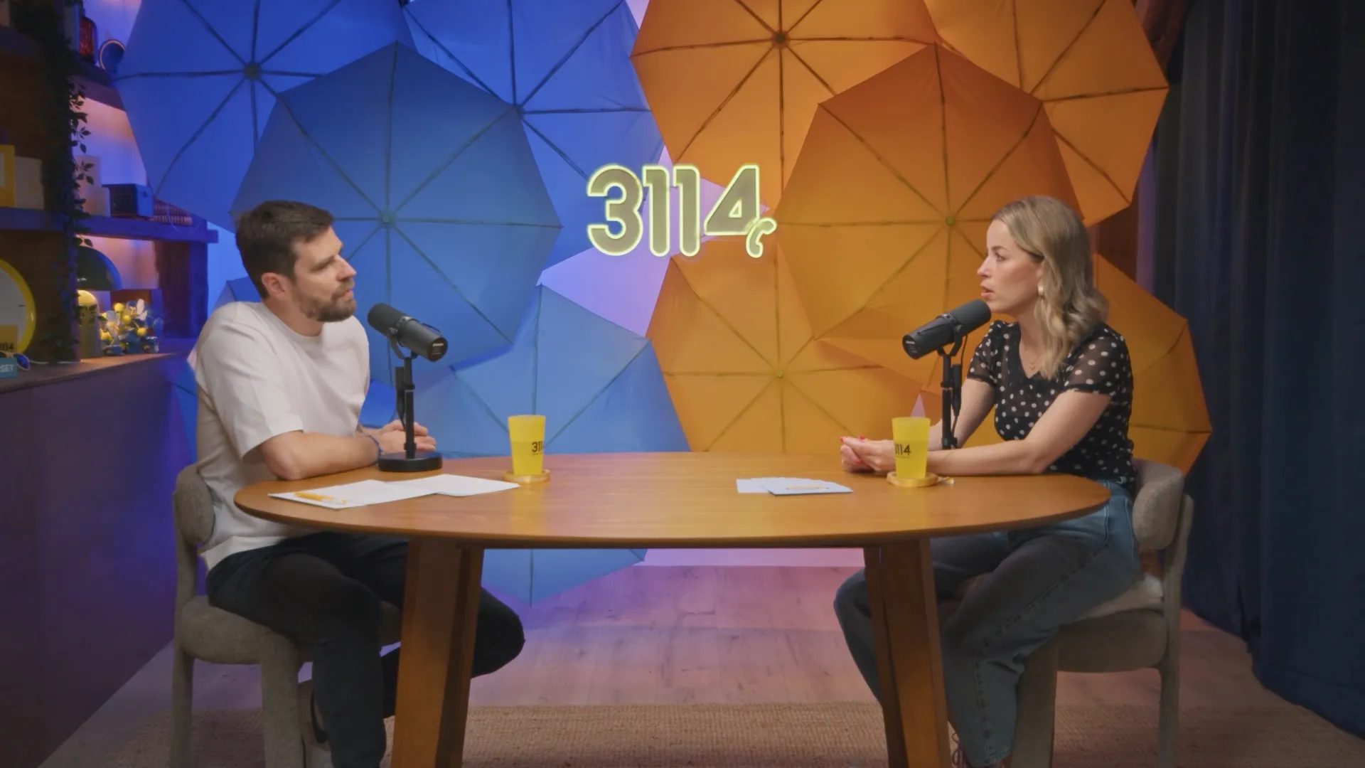 Discussion sur le plateau du podcast 3114.
